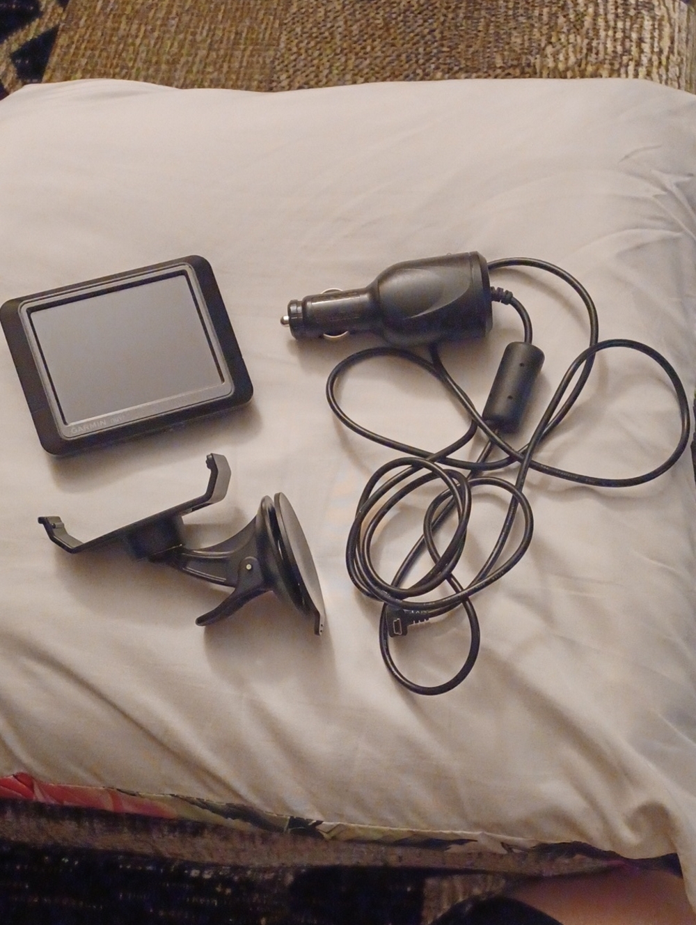 Garmin Black GPS Navigation Unit with Car Mount and Charger